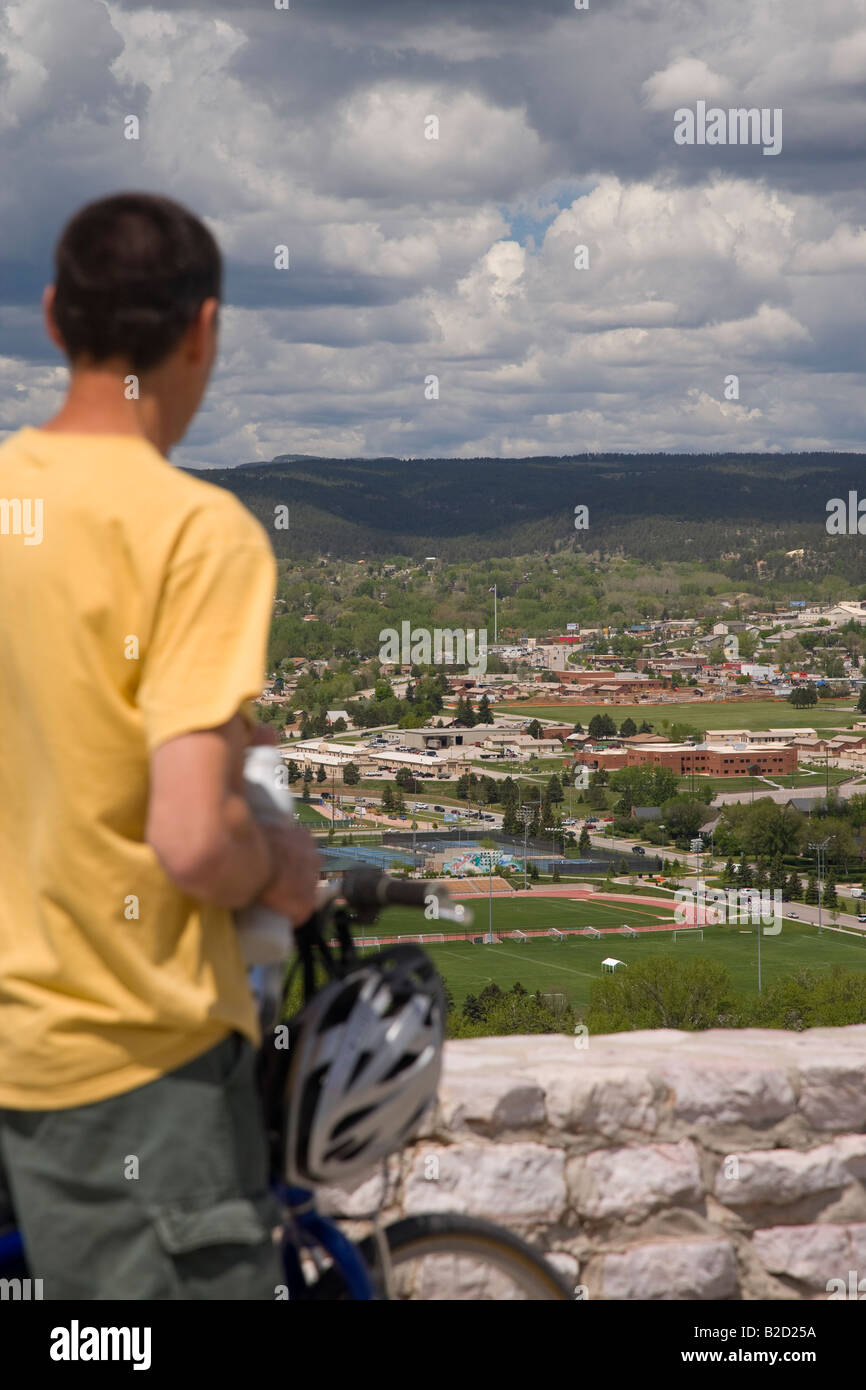 Radfahrer am Aussichtspunkt, Skyline Wildnis, Rapid City, South Dakota Stockfoto