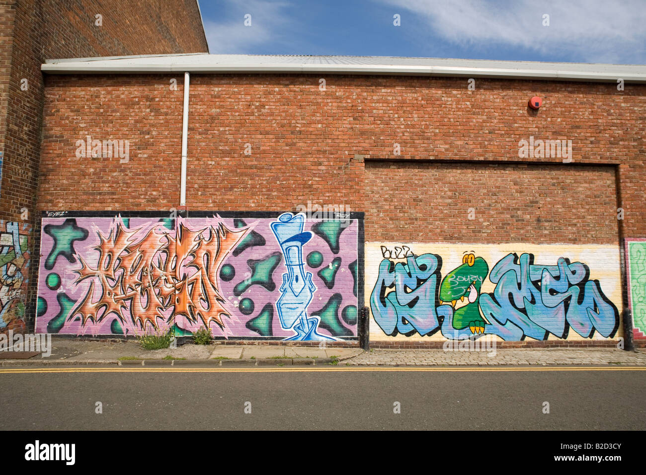 Graffiti an einer Wand in Sunderland, England. Die Grafitti öffnet die alte Debatte: Wenn Graftitti Kunst ist? Stockfoto