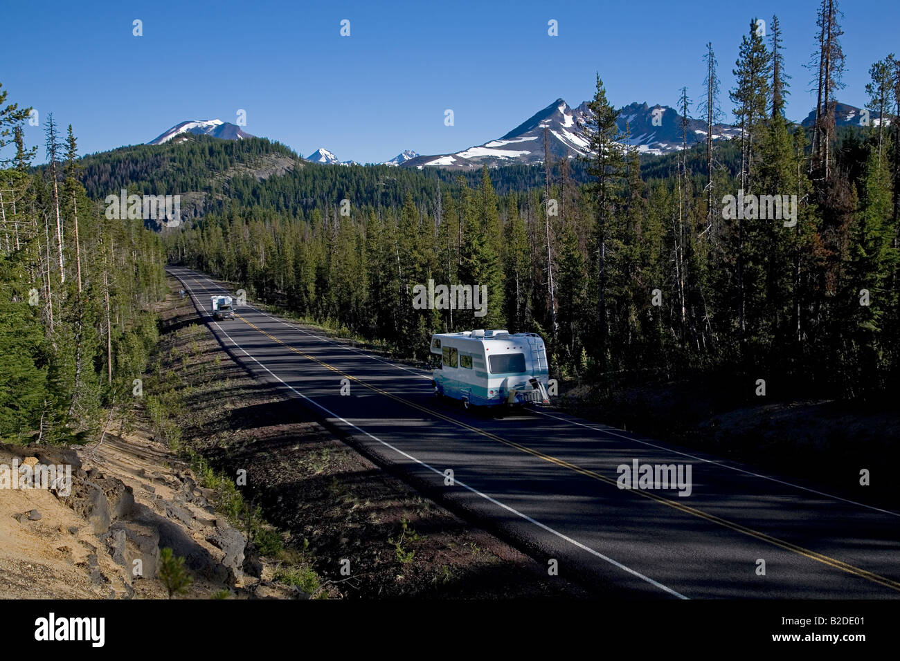 Ein Blick auf die Cascade Lakes Autobahn ein Oregon Scenic Byway in der Nähe von Bend Oregon Stockfoto