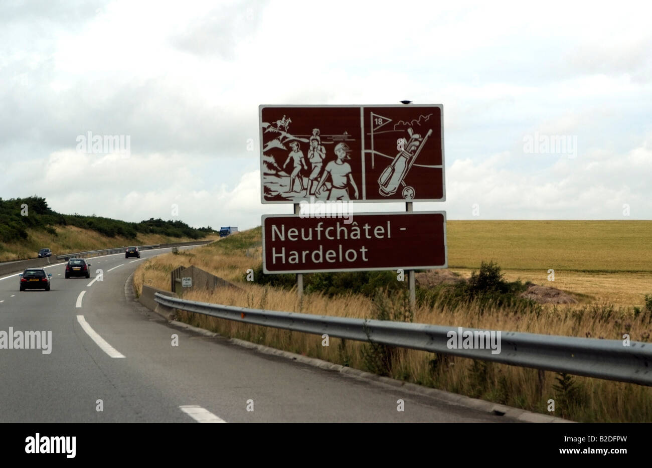 Französische Autobahn System touristischen braunen Wegweiser Richtung gegenüberstehenden Neufchatel Hardelot-Nordeuropa-Frankreich Stockfoto