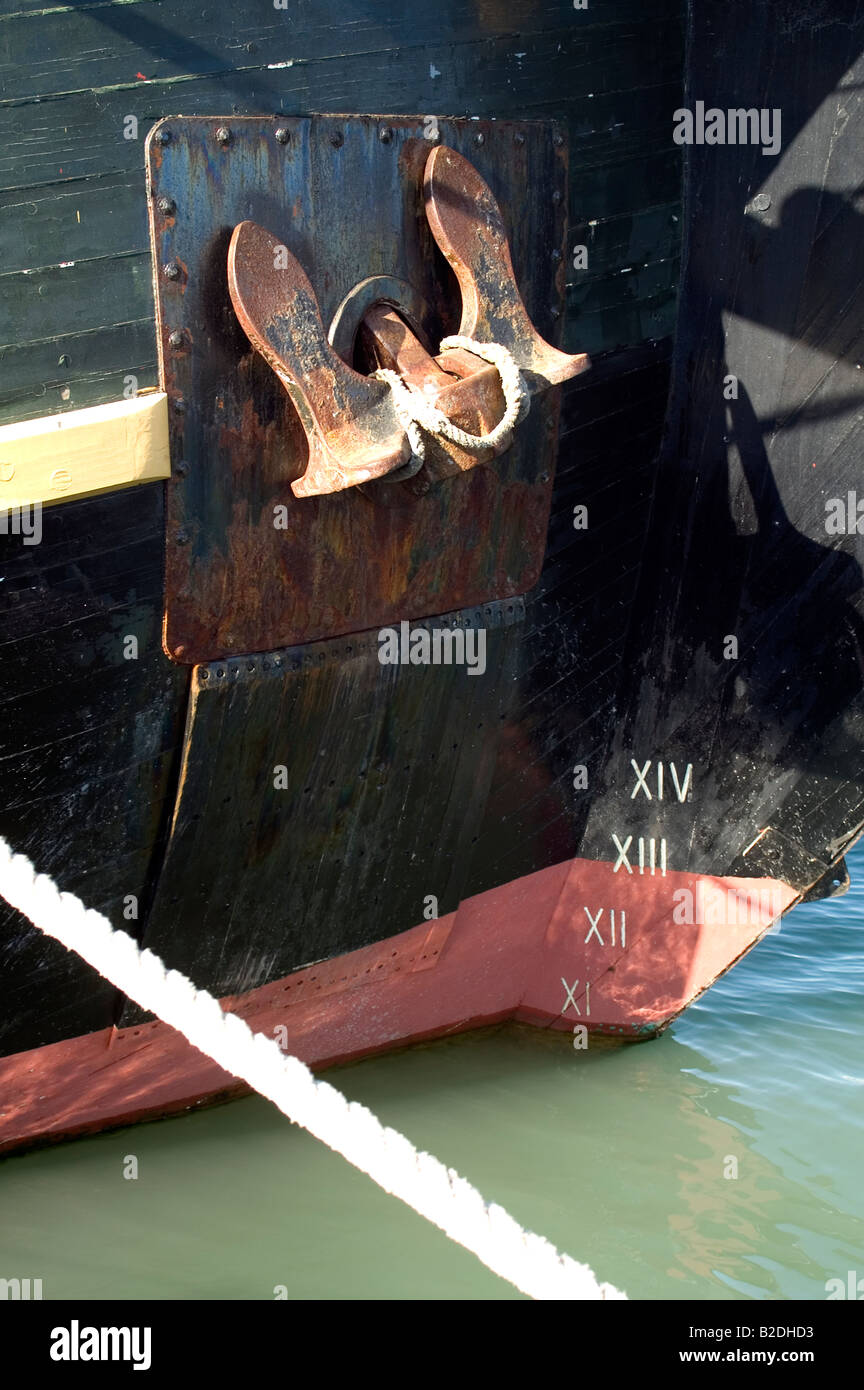 Groß Segel Schiff Boot vor Anker in smaragdgrünes Wasser Stockfoto