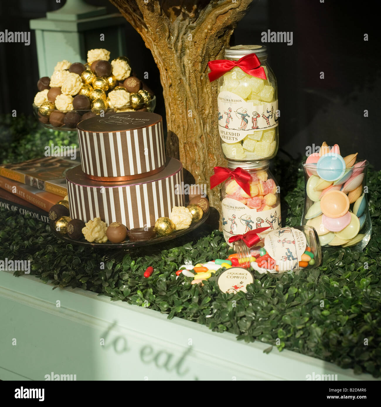 Fortnum und Mason Food Emporium Fenster anzeigen Piccadilly London England UK Stockfoto