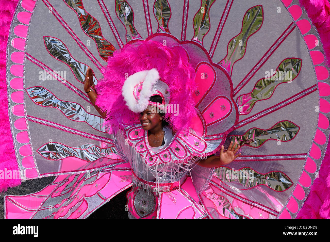 Die Junior Caribana Parade winken für Kinder in Toronto 2008 heißen rosa Königin der Band Stockfoto