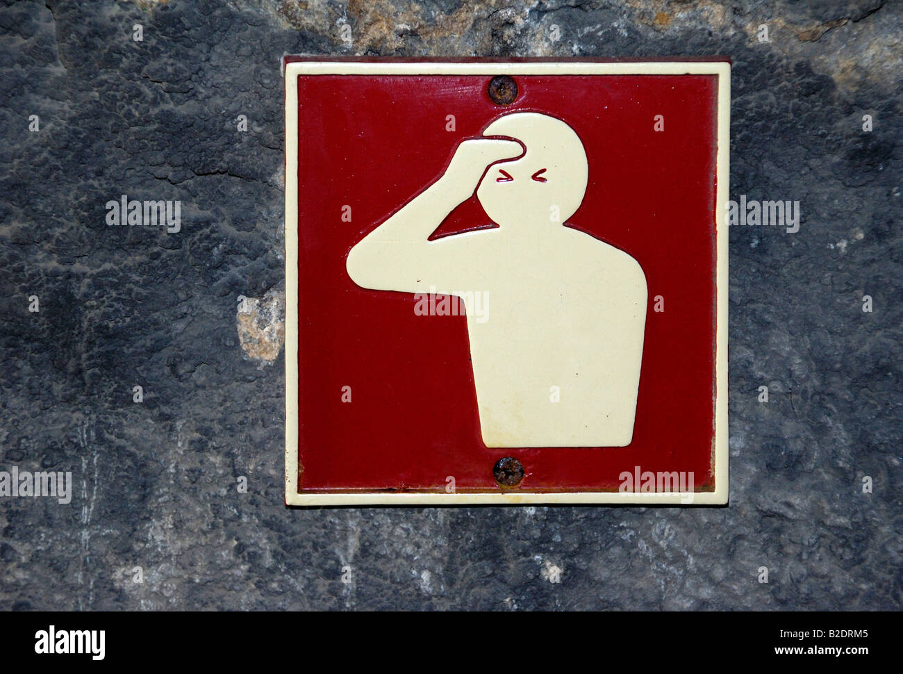 Schild Warnung Besucher von niedrigen Türen in einem Schloss Stockfoto