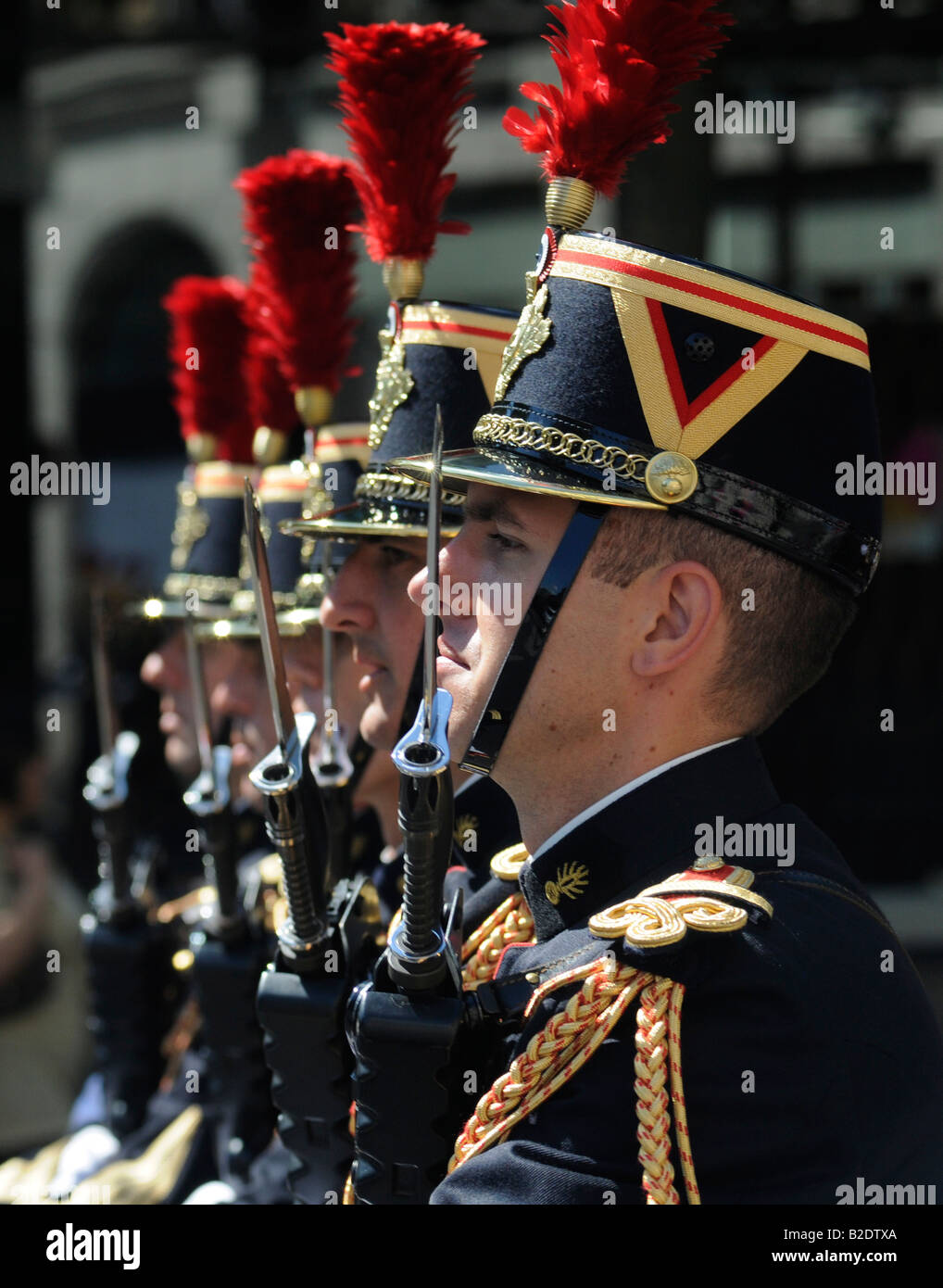Französische Soldaten marschieren während der Meuterei auf der Militärparade in Zentral-Paris, Frankreich. Stockfoto