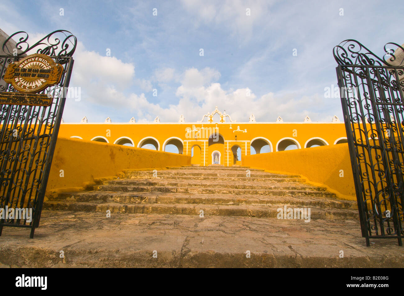 Eingang zum Kloster San Antonio de Padua in Izamal Yucatan Mexiko Stockfoto