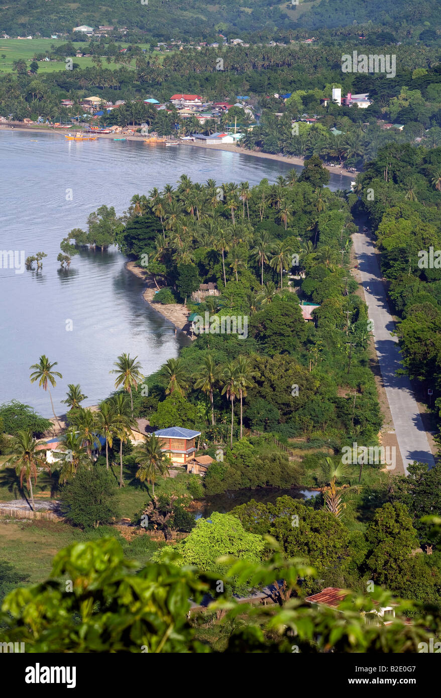 Ein Blick auf die Stadt von Mansalay und Mansalay Bay in Oriental Mindoro, Philippinen. Stockfoto