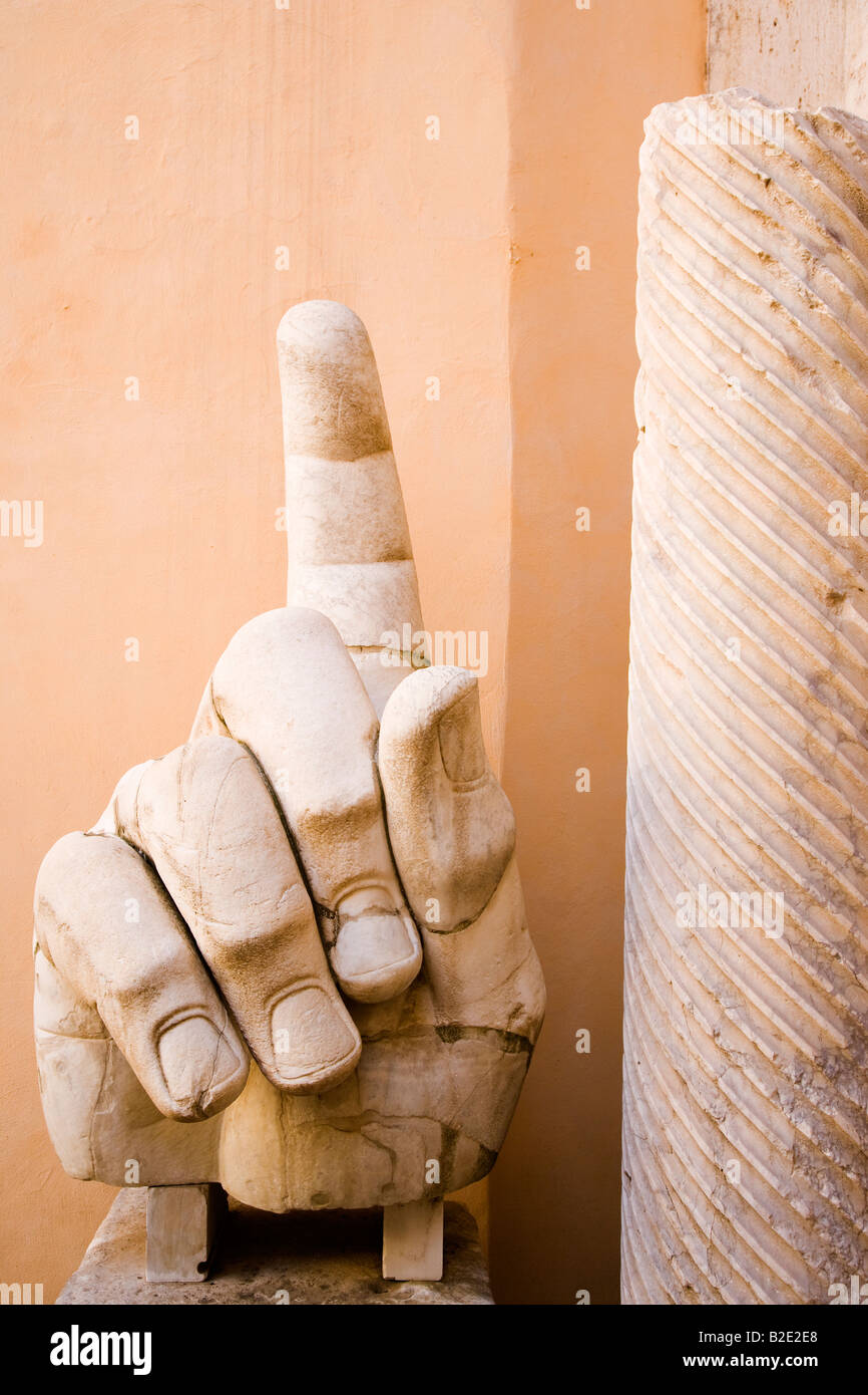 Hand von der Statue von Konstantin Kapitolinischen Museum Rom Latium Italien Stockfoto