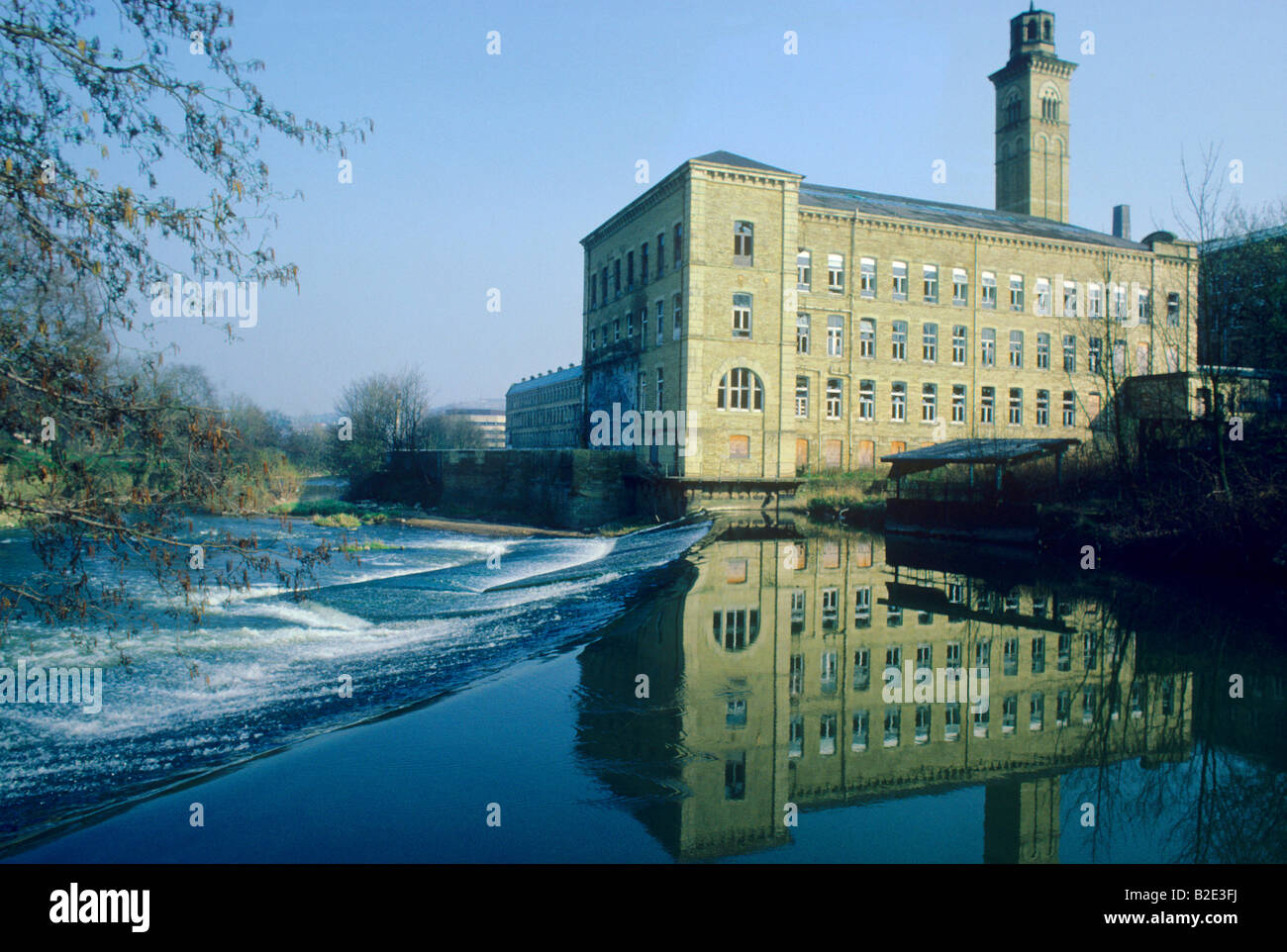 Saltaire The Mill River Aire Titus Salt Mühle Modellfabrik viktorianischen Industrie industrielle Gebäude Yorkshire England UK Salz Stockfoto