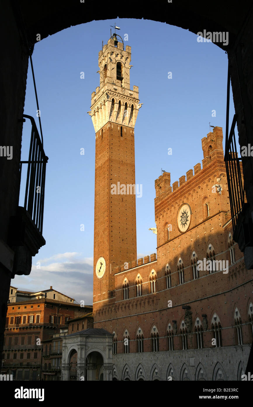 Palazzo Pubblico, Torre del Mangia, Piazza del Campo in Siena, Toskana, Italien Stockfoto