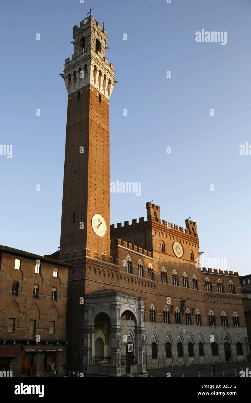 Palazzo Pubblico, Torre del Mangia, Piazza del Campo in Siena, Toskana, Italien Stockfoto