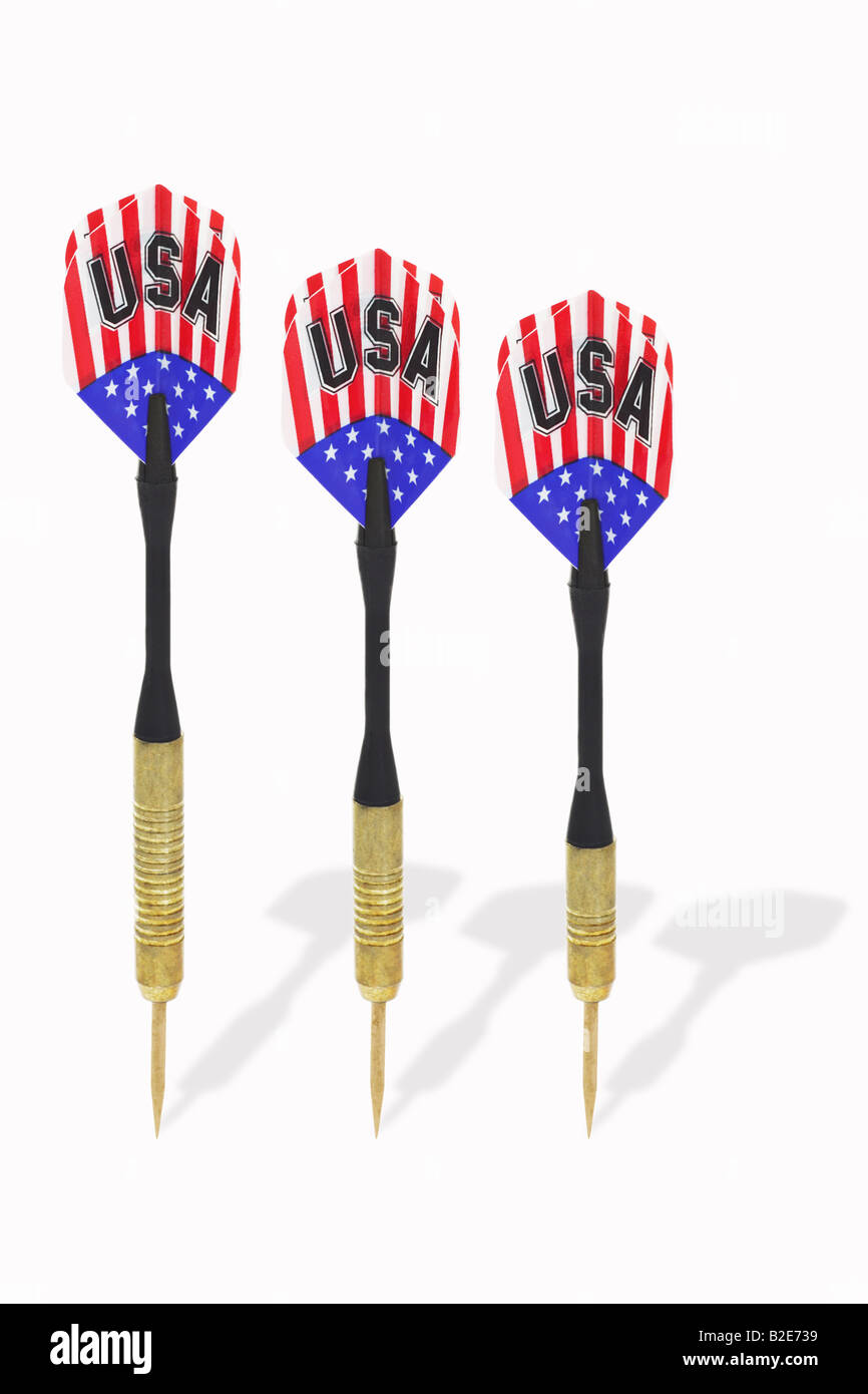Drei Darts mit unterschiedlicher Länge mit US-Flaggen auf weißem Hintergrund Stockfoto