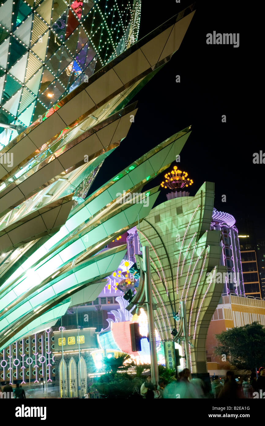 Gebäude leuchtet in der Nacht Grand Lisboa Macau Provinz Guangdong China Stockfoto