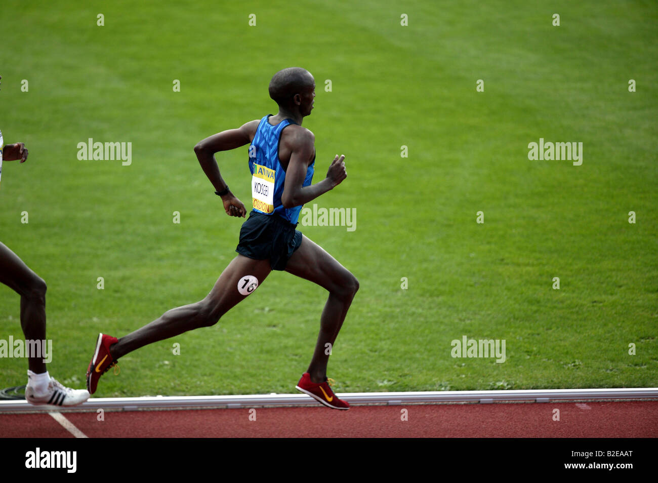 Shadrack Kosgei handeln als pace Maker in Mens 3000 m beim Aviva London Grand Prix Kiprop Boniface auf eine NR zu helfen Stockfoto