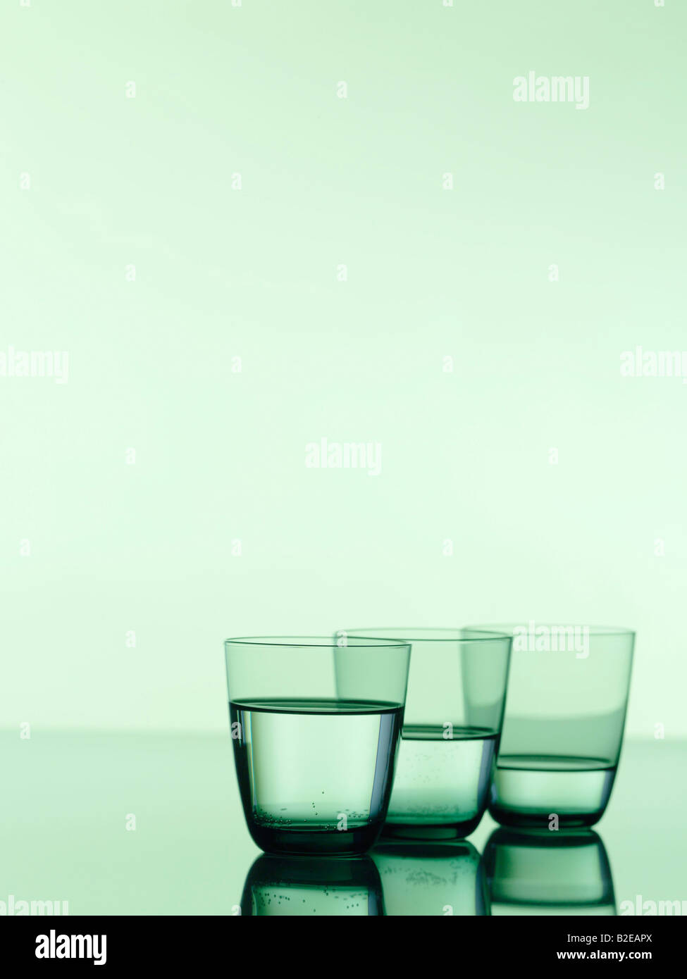 Nahaufnahme von drei Gläser Wasser Stockfoto