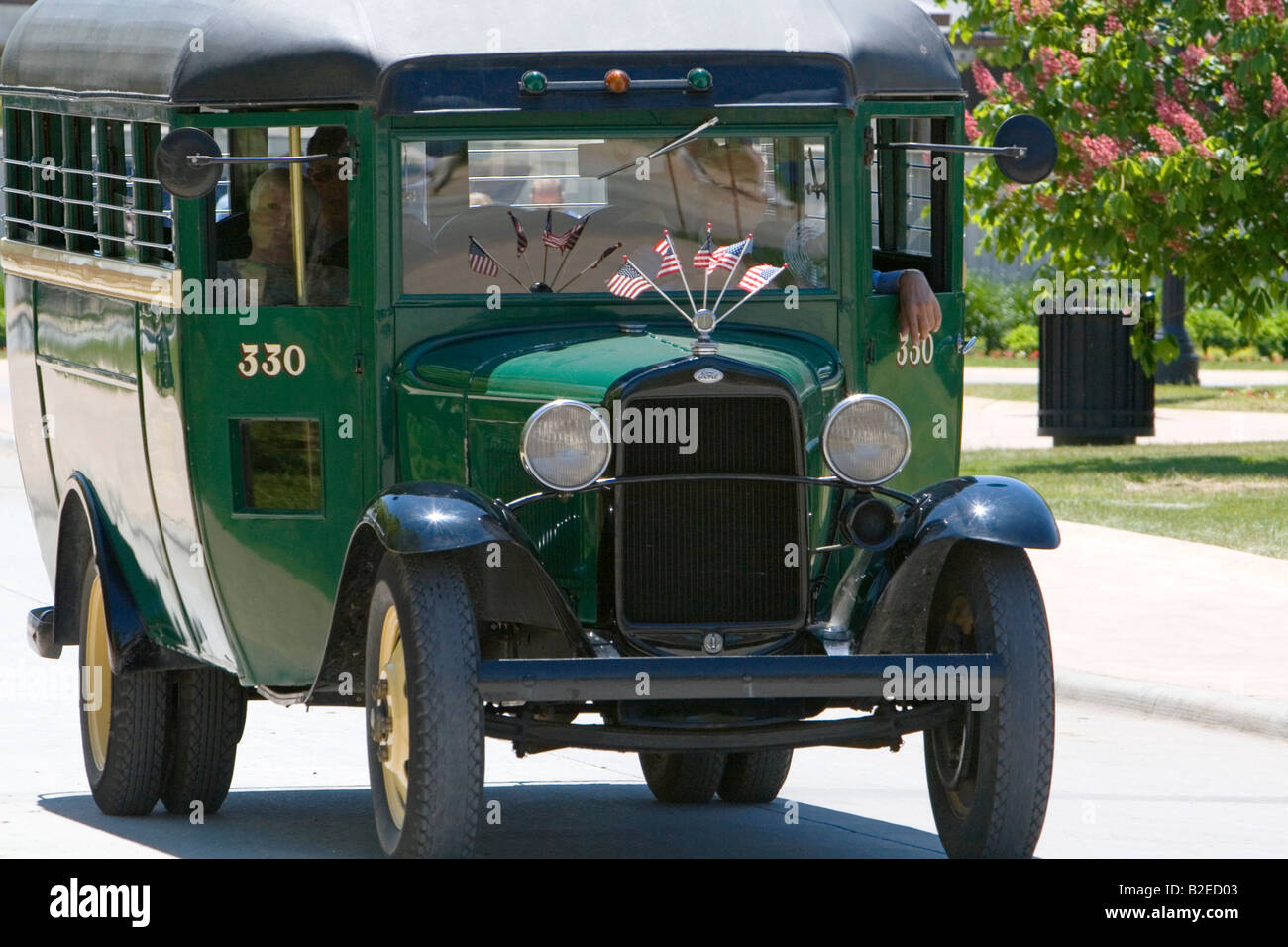 1932 Ford Modell AA School Bus verwendet heute als Taxi in Greenfield Village in The Henry Ford in Dearborn, Michigan Stockfoto