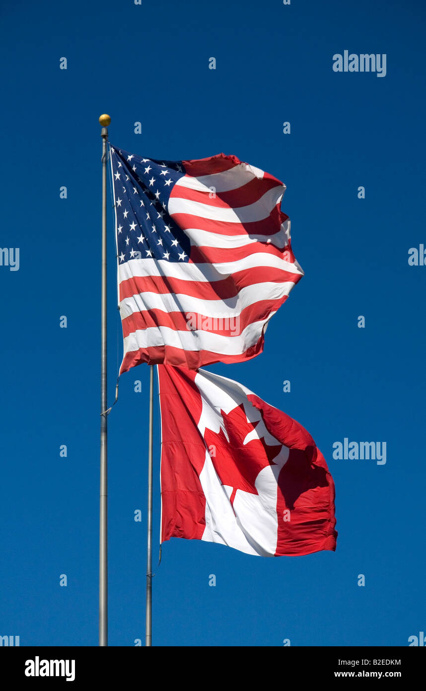 Die Flagge der Vereinigten Staaten von Amerika und die Nationalflagge von Kanada. Stockfoto