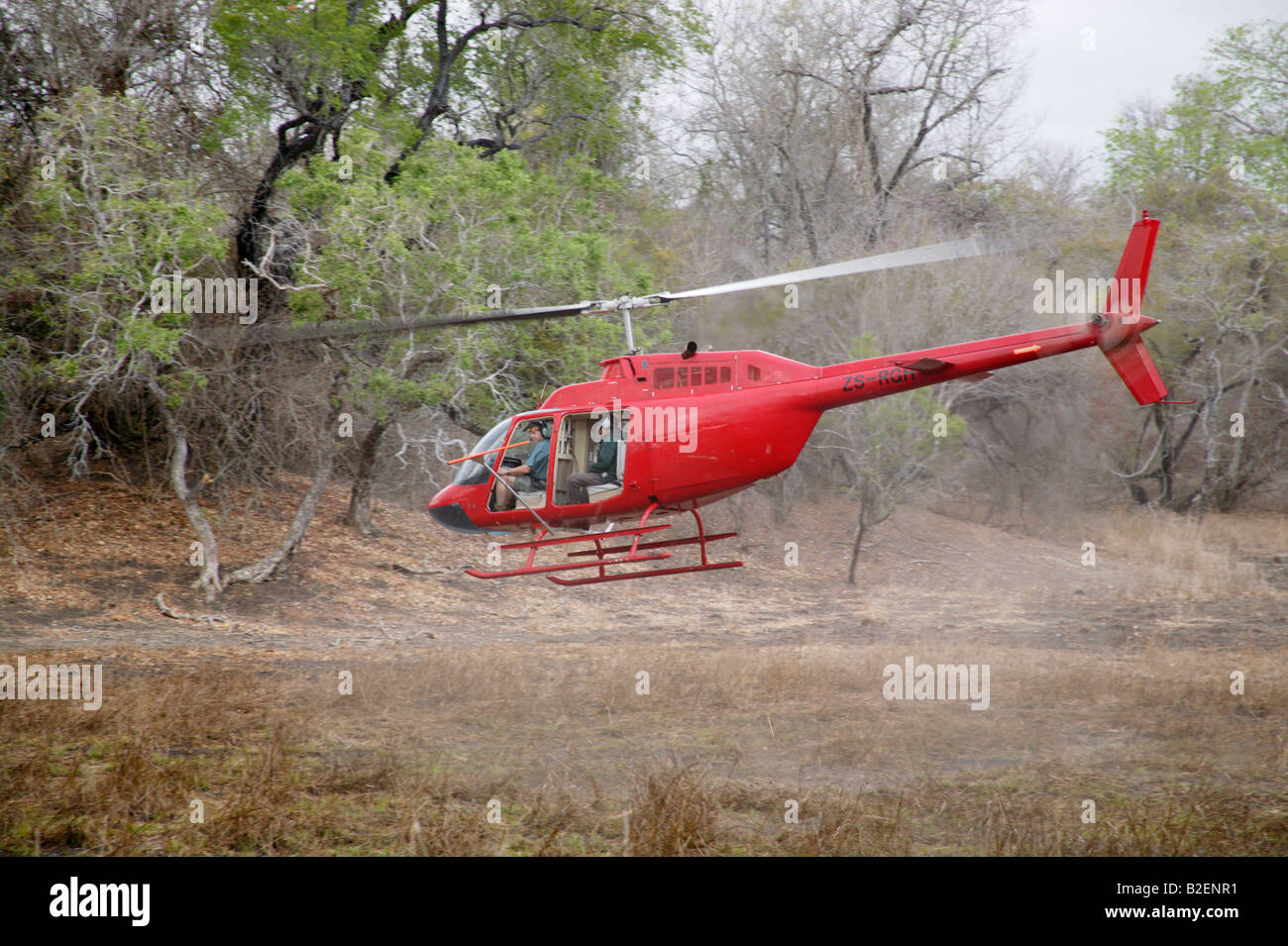 Ein roter Hubschrauber während einem Spiel Volkszählung von Zinave ausziehen Stockfoto
