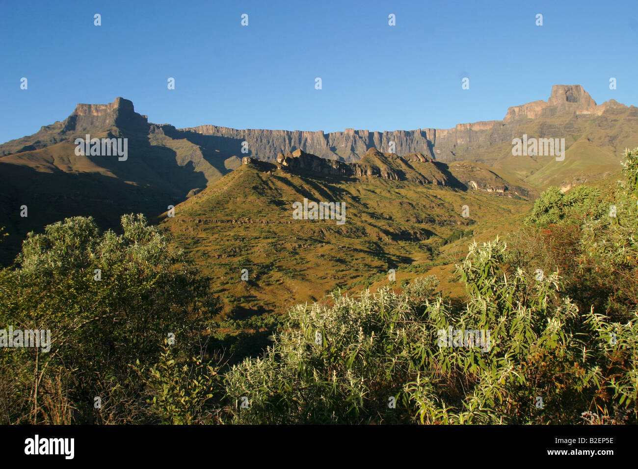 Royal Natal Drakensberge Camp mit Amphitheater Stockfoto