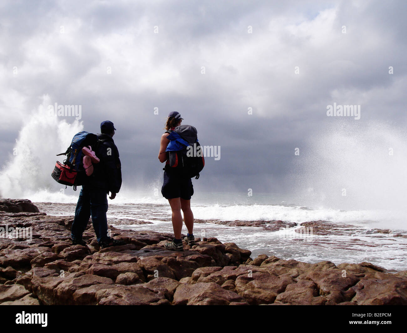 Wanderer auf den Spuren der wilden Küste Drifters, Transkei Stockfoto