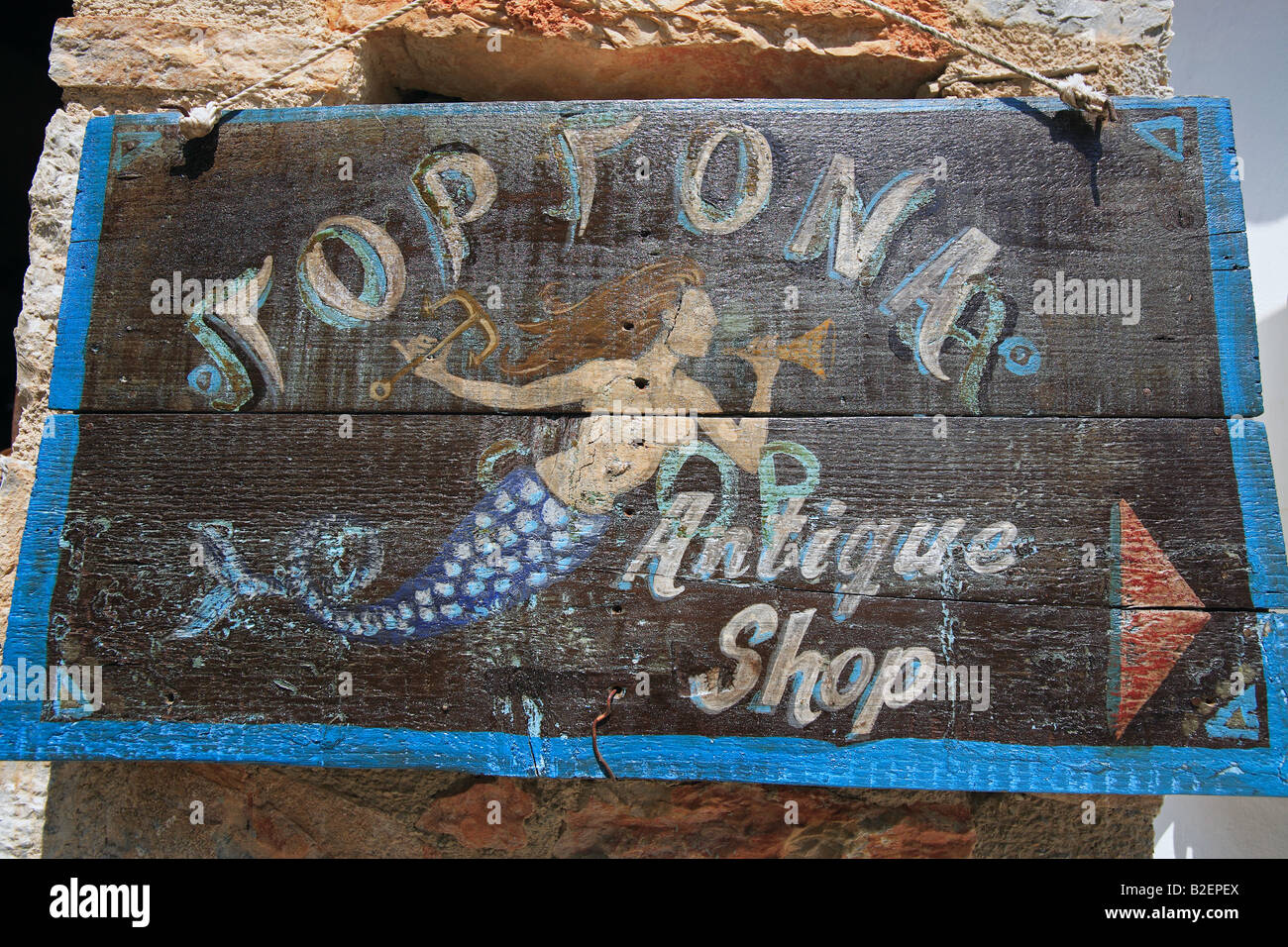 Nördlichen Sporaden-Alonissos Griechenland ein Holzschild in der alten Chorio oder liadromia Stockfoto