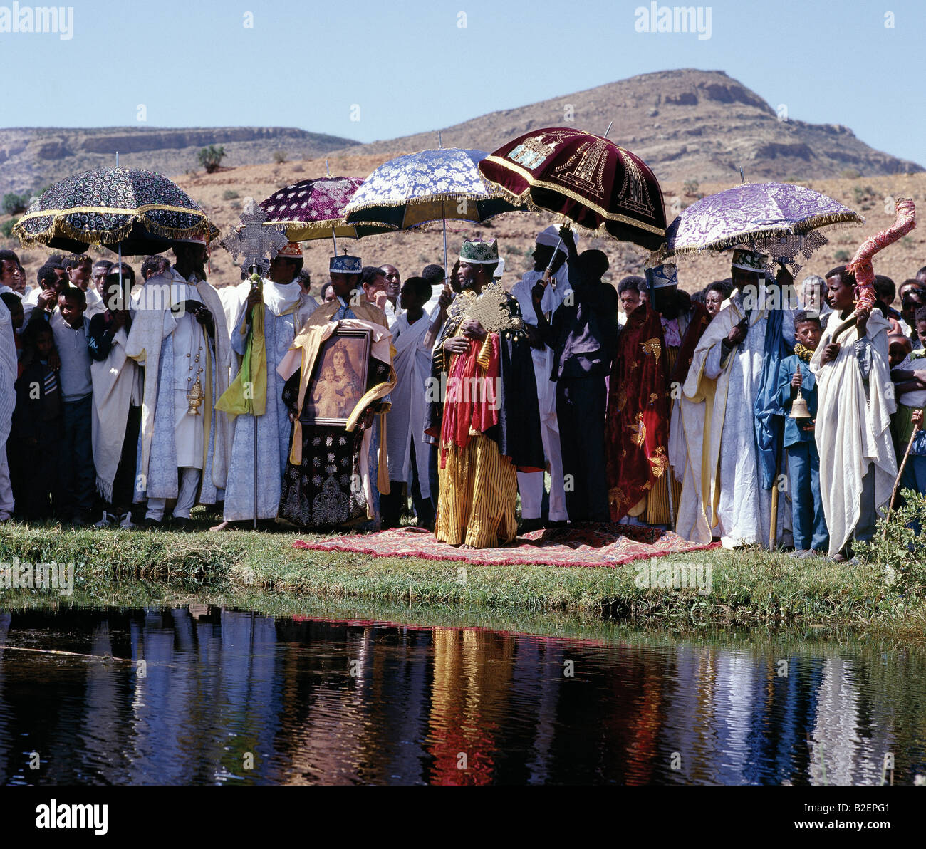 Äthiopischorthodoxe Priester feiern Timkat (Epiphanie), der Kirche die