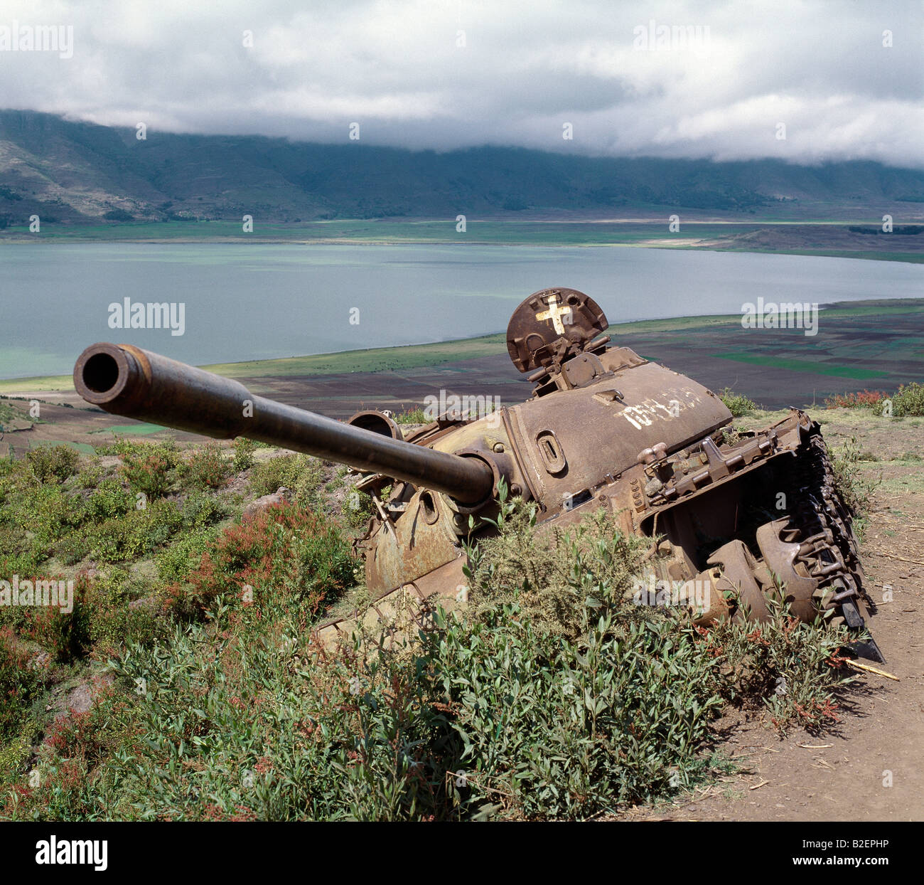 Die besiegten Kräfte von der ehemaligen äthiopischen Diktator Mengistu Haile Mariam, links dahinter zerstört russischer Panzer. Stockfoto