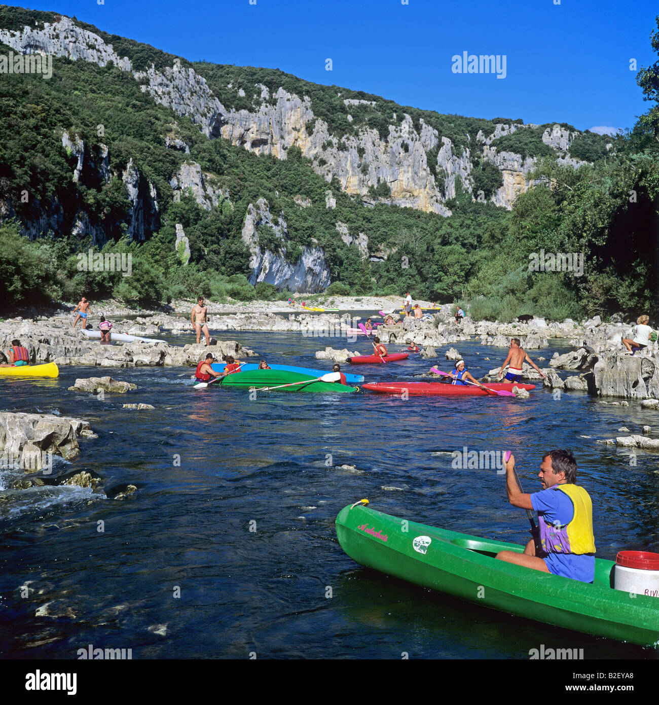 Kanufahren auf dem Fluss Ardèche Gorges de l'Ardèche Frankreich  Stockfotografie - Alamy