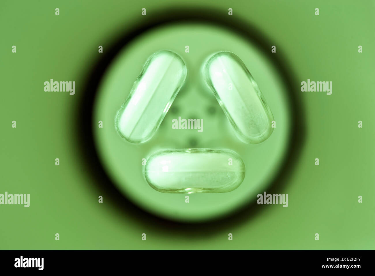 Eine Energiesparlampe mit Grünstich. Stockfoto