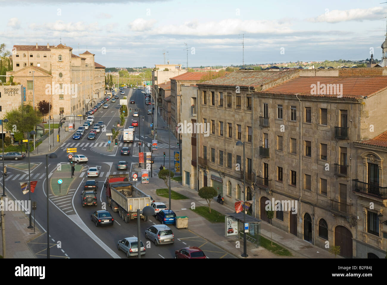 Spanien Salamanca Blick auf belebten Straßen mit Verkehr aus übersehen Stockfoto