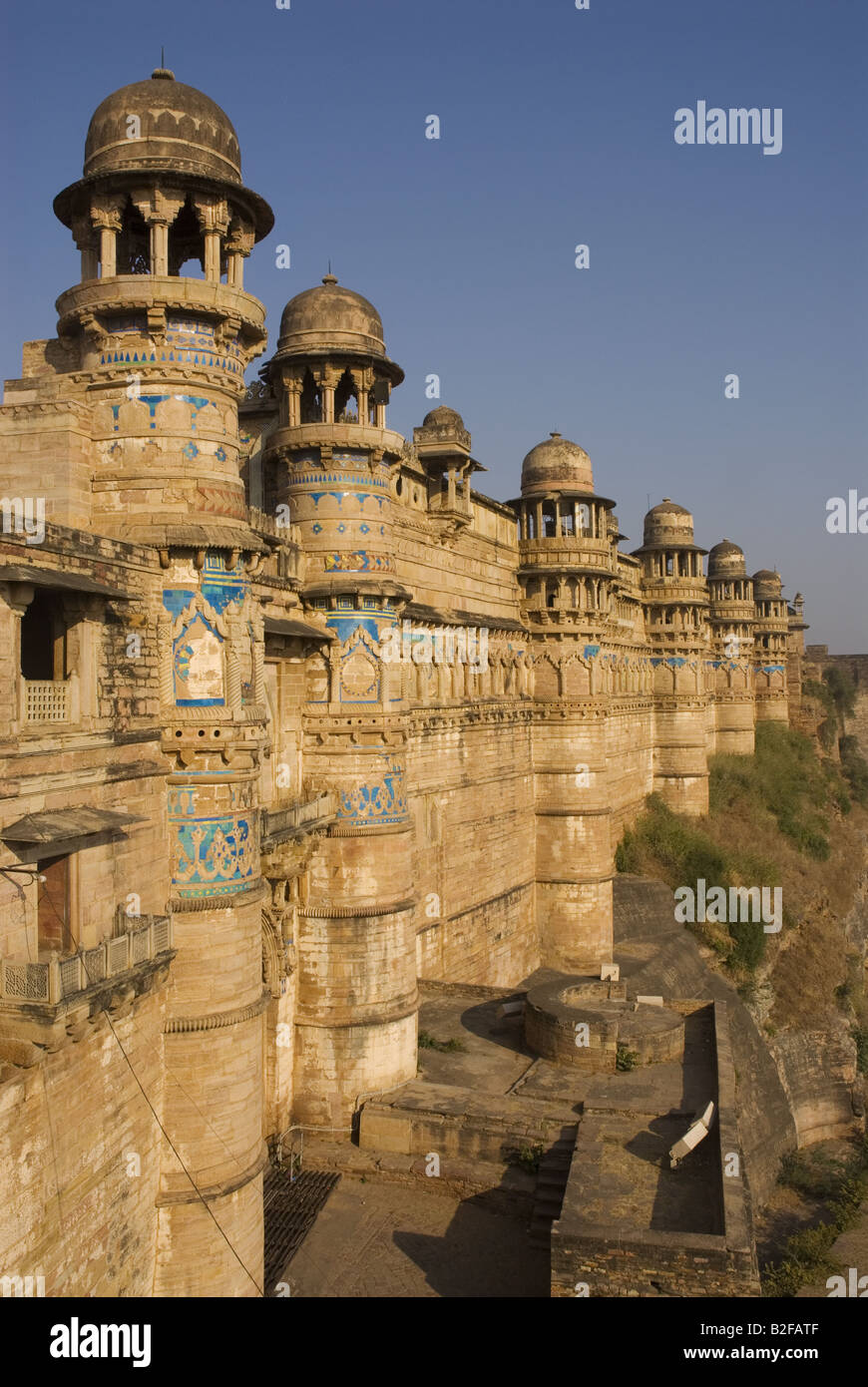 Blick auf die Bastionen der massiven Gwalior Fort. Es wurde von Raja Mann Singh von Tomar-Dynastie erbaut. Madhya Pradesh, Indien Stockfoto