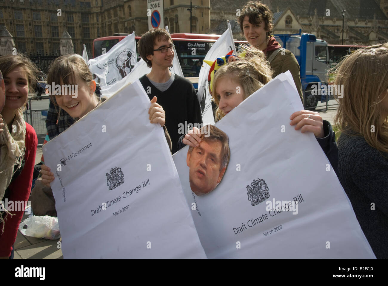 Studierende fordern eine stärkere Climate Change Bill in Parliament Square "Fossil Fools Day" Kundgebung gegen Klimawandel Stockfoto