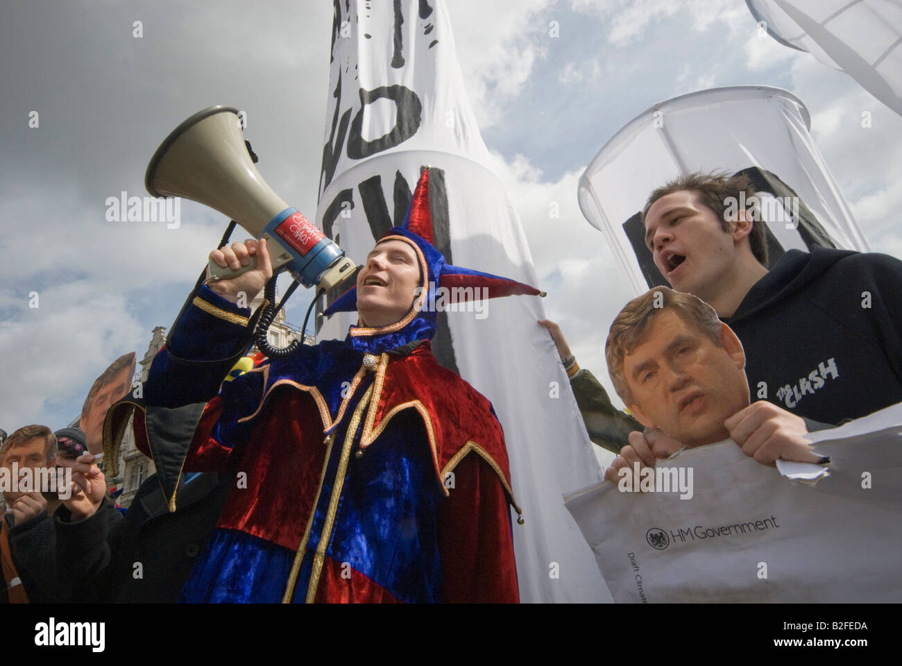 Jester und Kühltürmen in Parliament Square "Fossil Fools Day" Kundgebung gegen Klimawandel Stockfoto