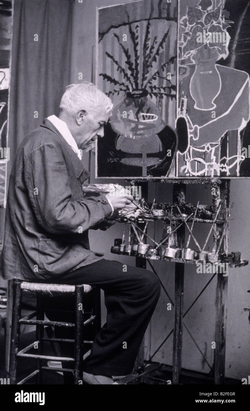 Georges Braque, französischer Maler und Bildhauer in seinem Atelier. Stockfoto