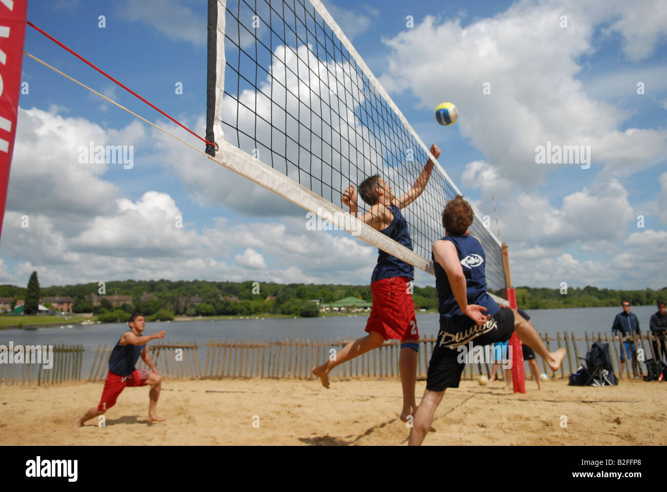 Mens Beach-Volleyball im Vereinigten Königreich Stockfoto
