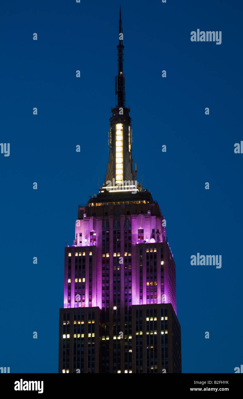 Empire State Building bei Nacht Stockfoto