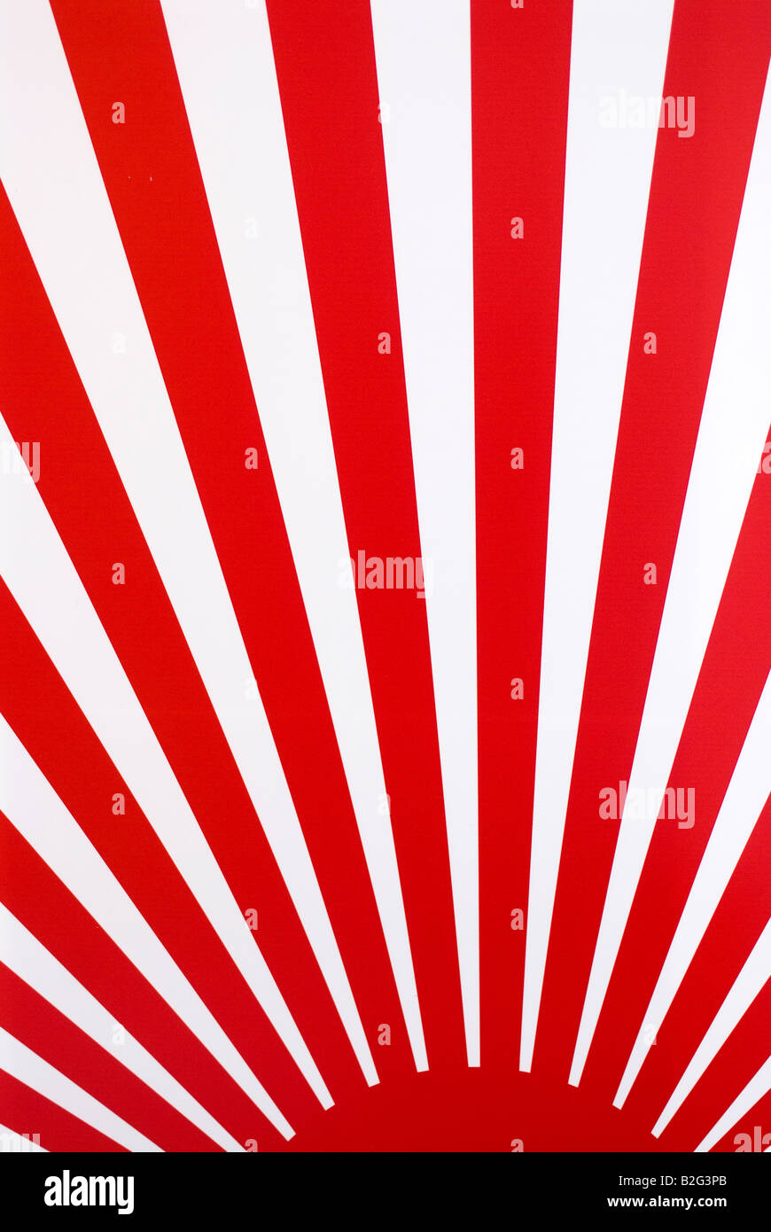 Muster, das rote Sonnenstrahlen der japanischen Aufgangsflagge zeigt, die während des kaiserlichen Japan verwendet wurde und derzeit von den Selbstverteidigungsstreitkräften in Japan verwendet wird. Stockfoto