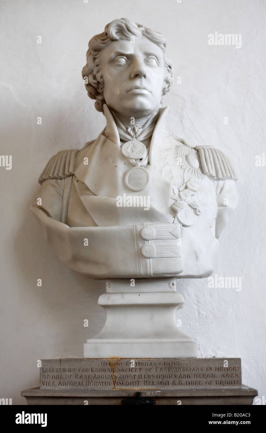 Die Büste von Lord Nelson im Chor der All Saints Church in Burnham Thorpe in Norfolk. Seine Eltern sind in der Nähe von begraben. Stockfoto
