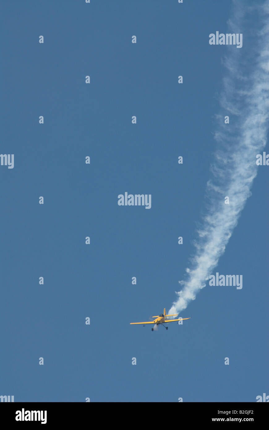 Air Display zeigen Flugzeug Luft Handwerk Verkehr einmotorigen Flugzeug Looping Stockfoto