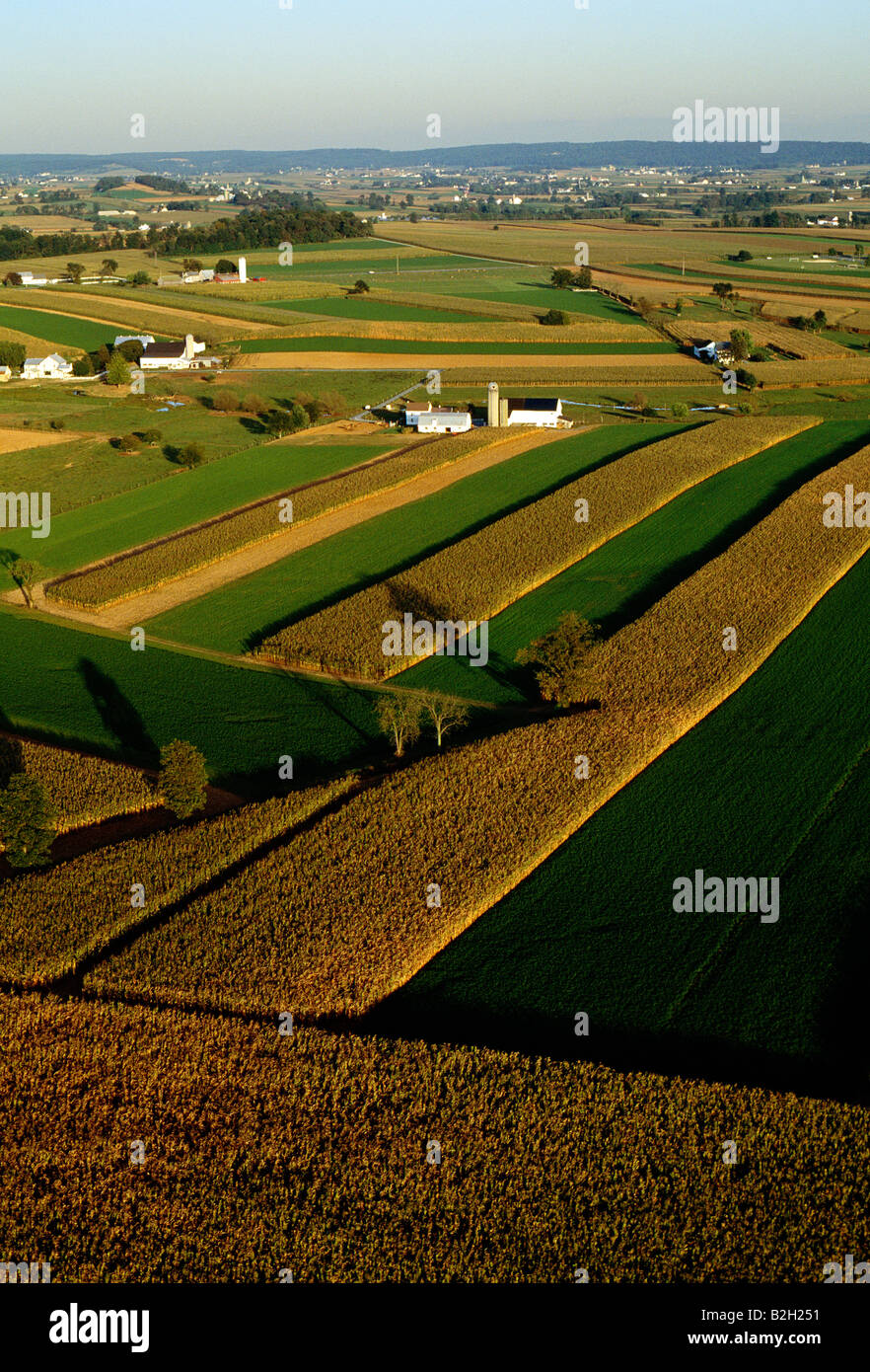 Luftaufnahme des ländlichen Pennsylvania Dutch Country, äußerst fruchtbaren Ackerland Besitz The Plain People, Amish, Lancaster Stockfoto