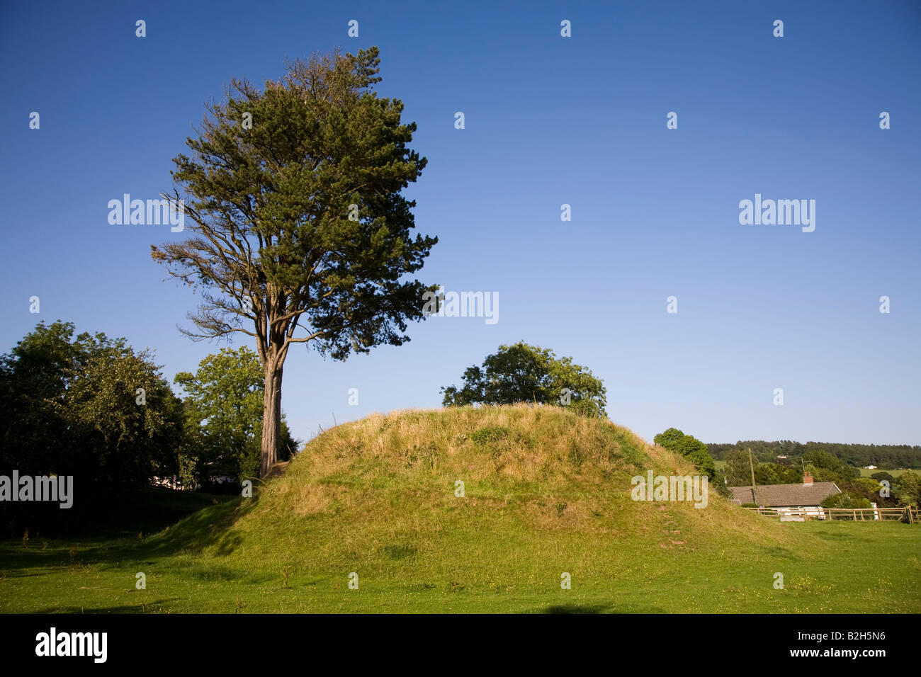 Schloss Berg oder abschwenken Turm Stelle der Motte und Bailey Burg im 13. Jahrhundert Trellech Wales UK Stockfoto