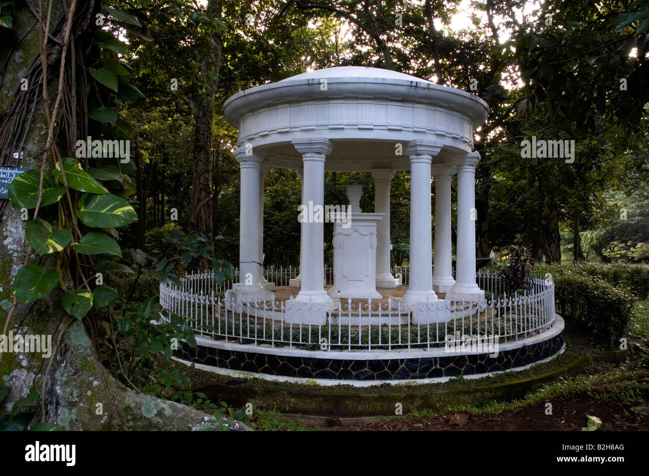 Denkmal von Thomas Stanford Raffles Frau in Bogor Botanic Gardens Stockfoto