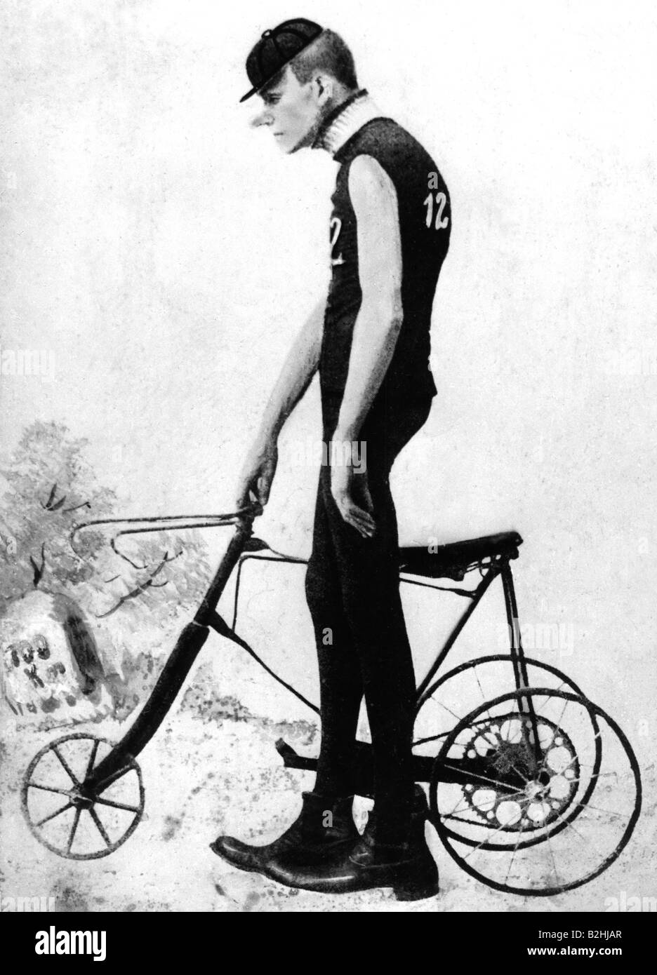 Valentin, Karl, 4.6.1882 - 9.2.1948, deutscher Komiker, volle Länge, mit Tricicle, PR-Foto, 20. Jahrhundert, Stockfoto