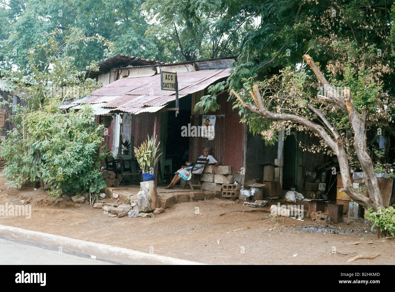 Geografie/Reisen, Nicaragua, Managua, Straßenszenen, Haus auf der Straße, Stockfoto