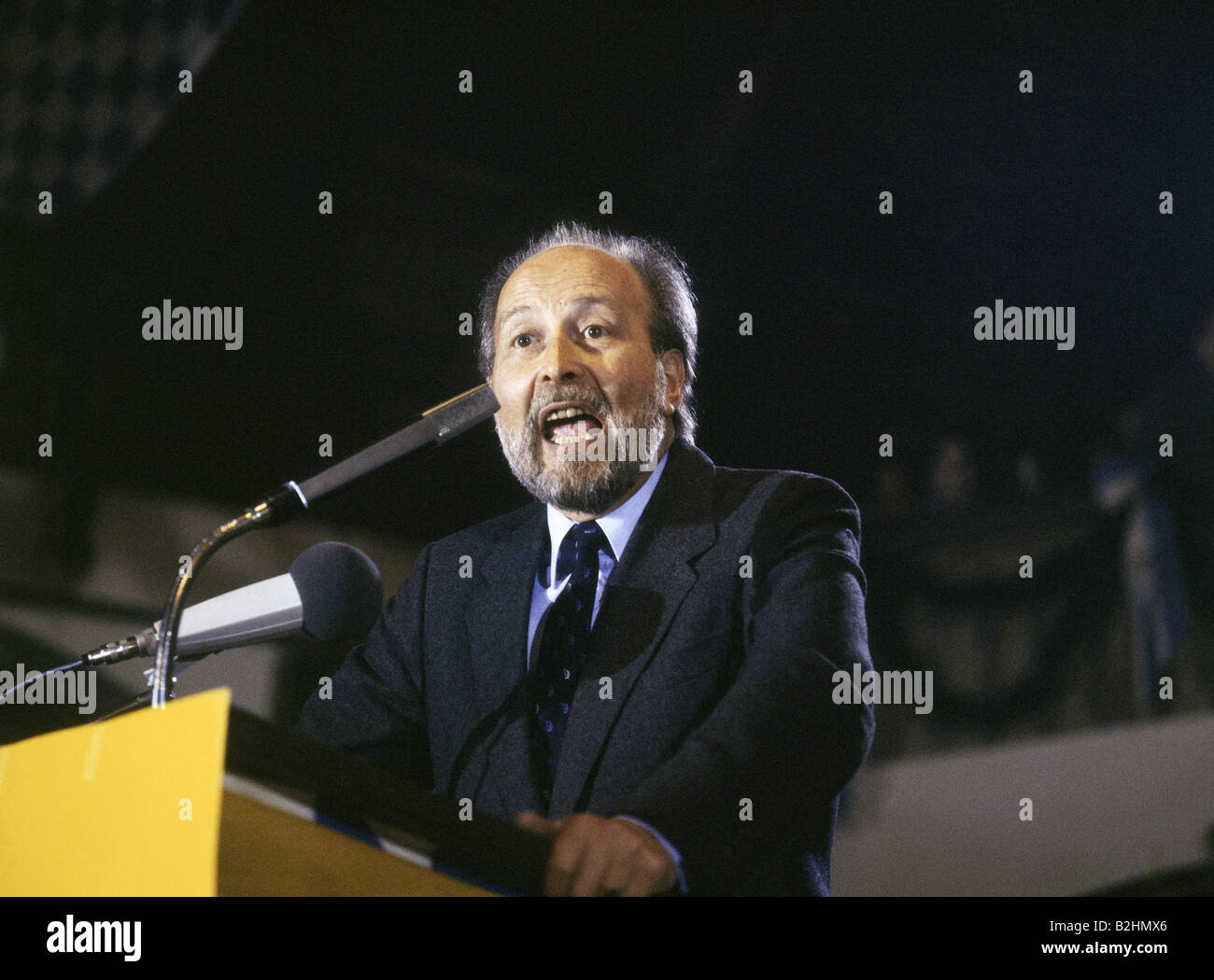 Engelhard, Hans, 16.9.1934 - 11.3.2008, deutscher Politiker (FDP), Bundesjustizminister seit 1982, halbe Länge, Rede im Wahlkampf, München, März 1983, Stockfoto