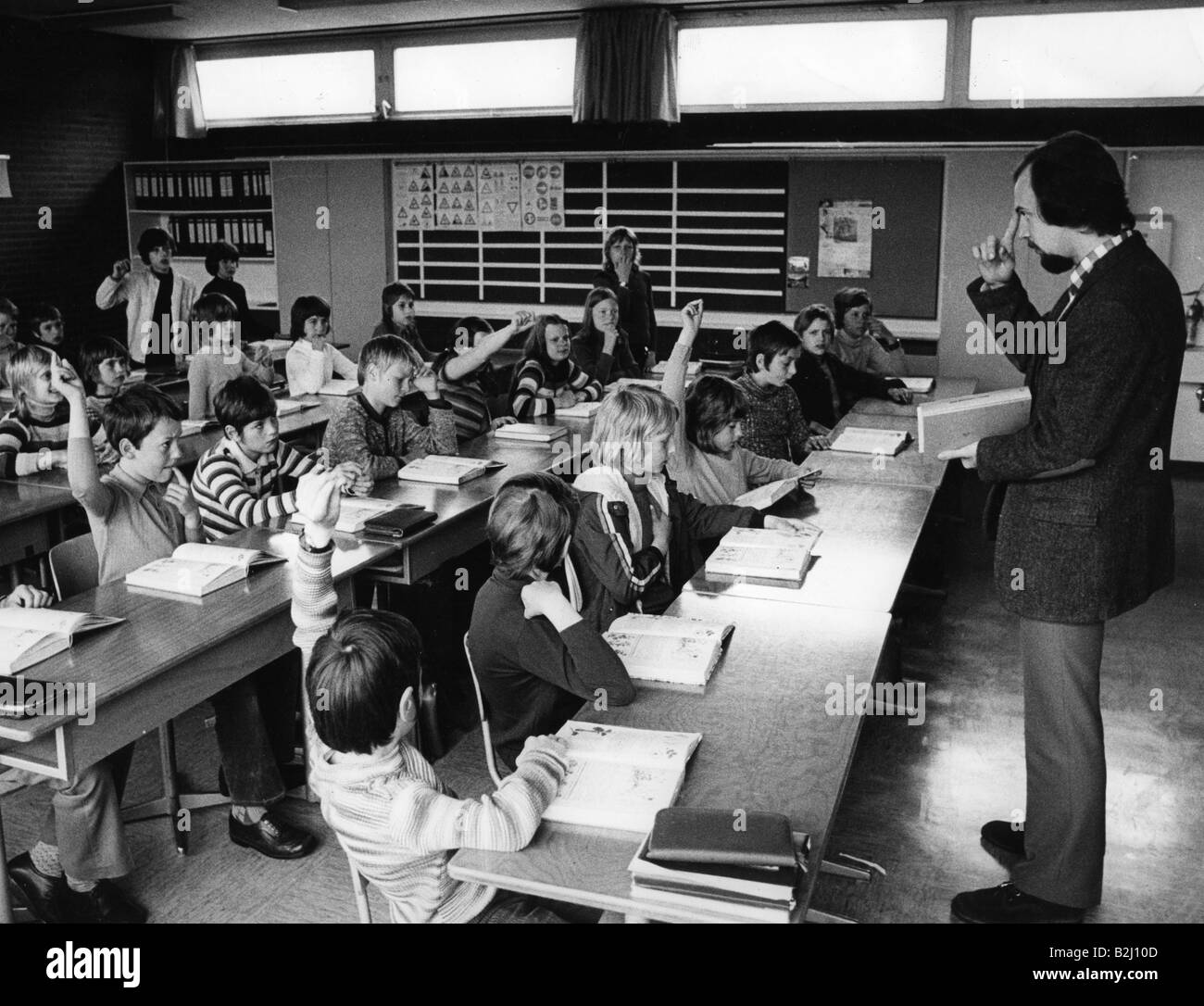 Bildung, Schule, Unterricht, integrierte Gesamtschule, Schüler im Klassenraum, Deutschland, 1970er Jahre, Stockfoto