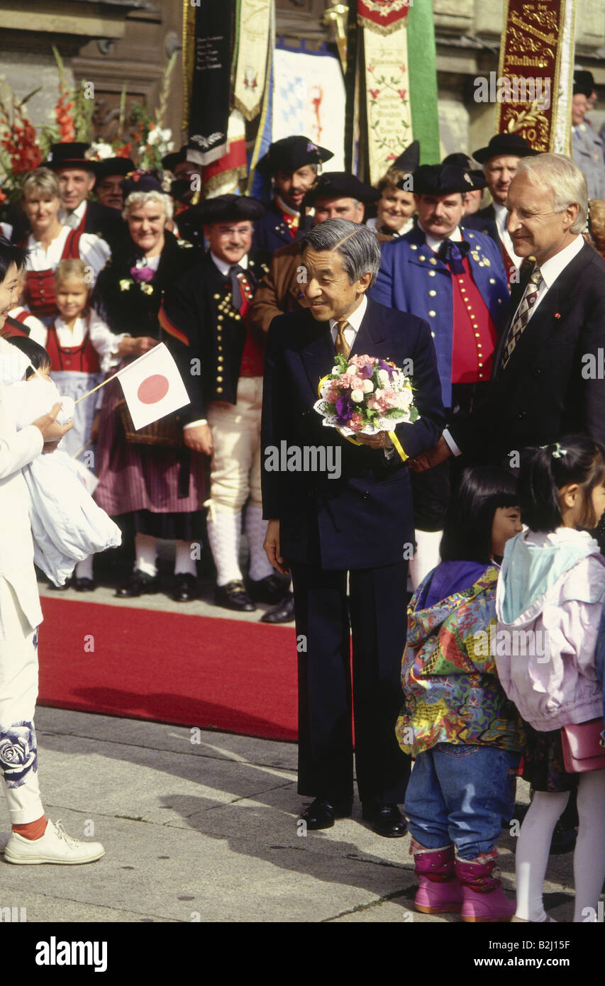 Akihito, *23.12.1933, Kaiser von Japan, in voller Länge, mit ministerpräsident Edmund Stoiber, in München, 17. / 18.9.1993, Stockfoto