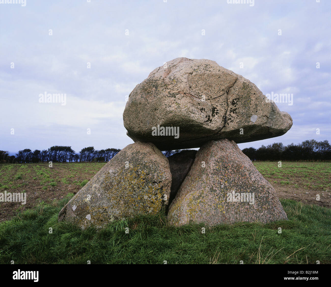 Neolithic passage grave Fotos und Bildmaterial in hoher Auflösung Alamy