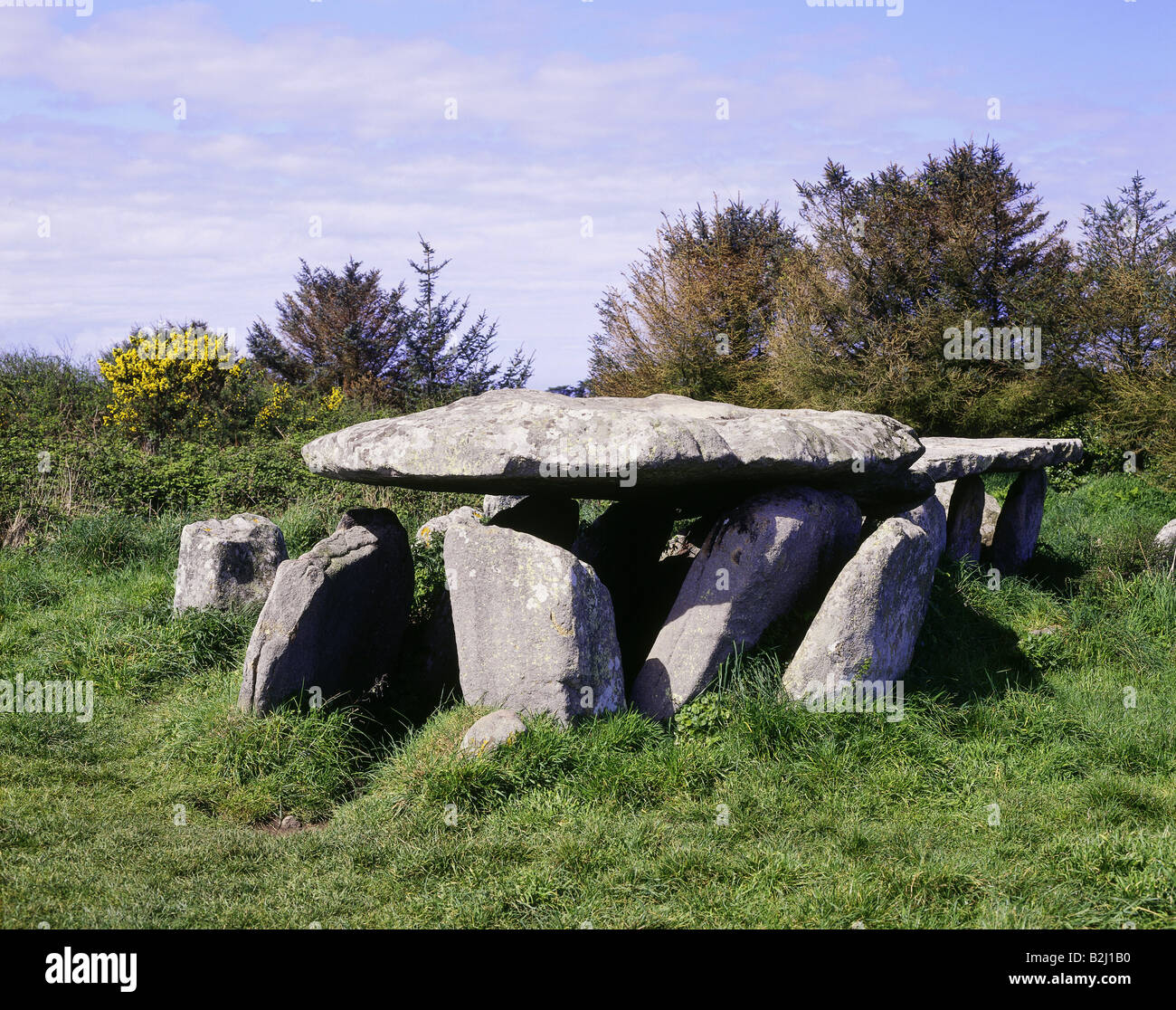 Eon, Architektur, Dolmen, megalithisches Grab, 2000 v. Chr., Ile Grande, Cotes DS Armor, Bretagne, Frankreich, historisch, historisch, Steinzeit, Handwerk, jungsteinzeit, Megalithen, Grab, Grabstätte, Grab, Armor, Stockfoto