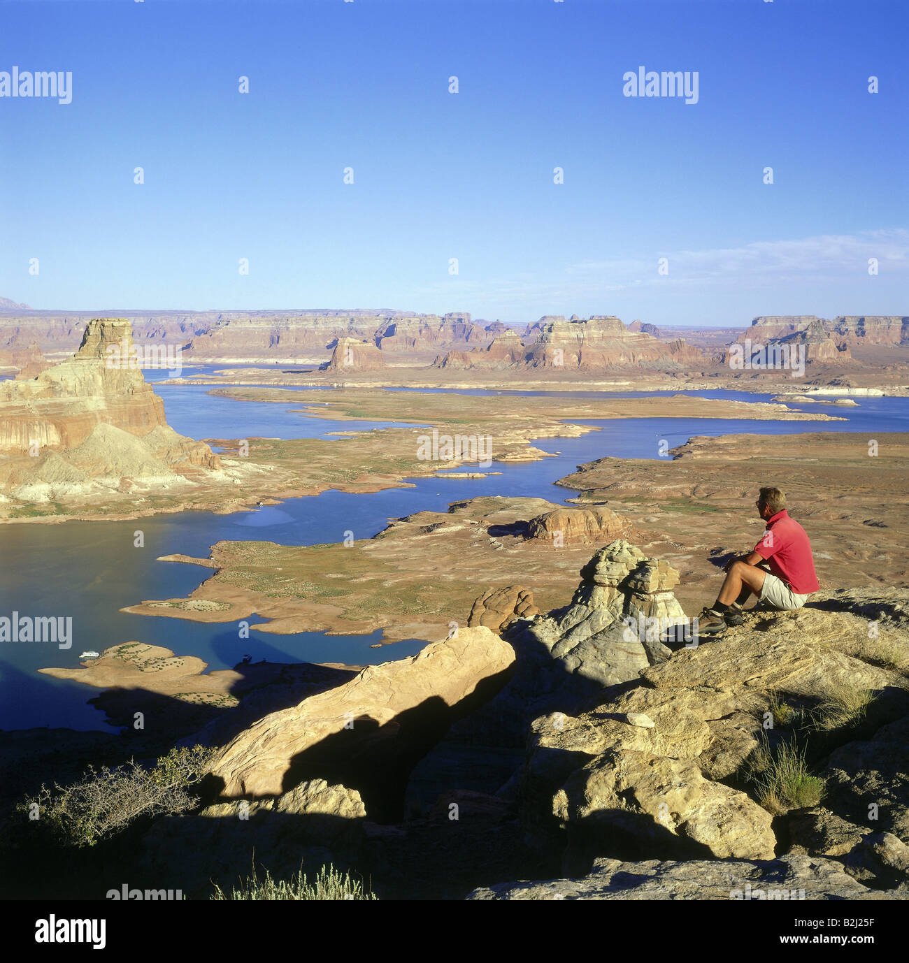Geographie / Reisen, USA, Utah, Lake Powell, Anzeigen von Padre Bay in der Nähe von Seite von Romana Mesa, man sitzt auf Fels, Nordamerika, c Stockfoto